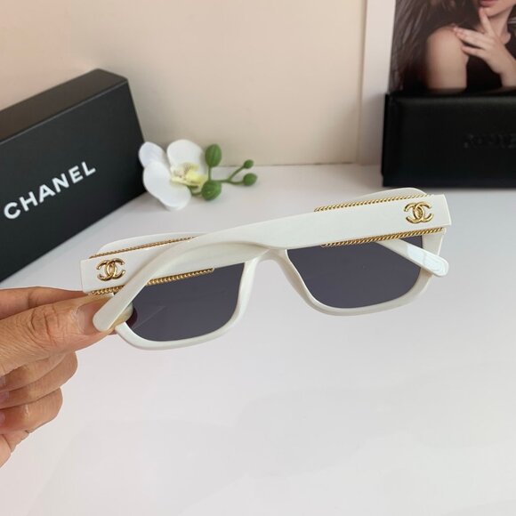 Premium Chanel Eyewear: White Frame, Detailed Gold Chain - Picture 3 of 8